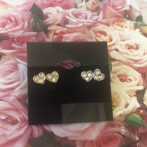 Jewelry - 2 pairs of heart earrings silver and gold colored